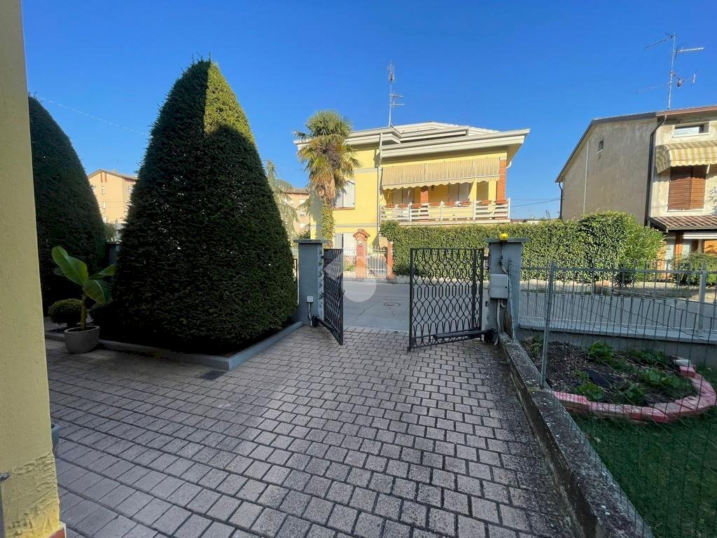 Four-room apartment via Montessori, Castelnovo di Sotto - photo 2