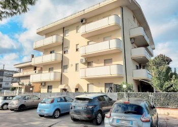 Foto 1 - Three-room apartment VIA DELLE GARDENIE
 
7, Alba Adriatica - photo 1