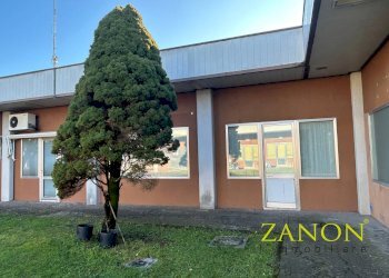 Foto 1 - Locale Commerciale Via Giovanni XXXIII, Corno di Rosazzo - foto 1