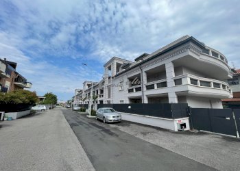 Foto 1 - Box Via Monte Bisbino, Seregno - photo 1