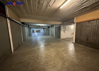 Foto 2 - Box Via Cesare Battisti, Aosta - photo 2