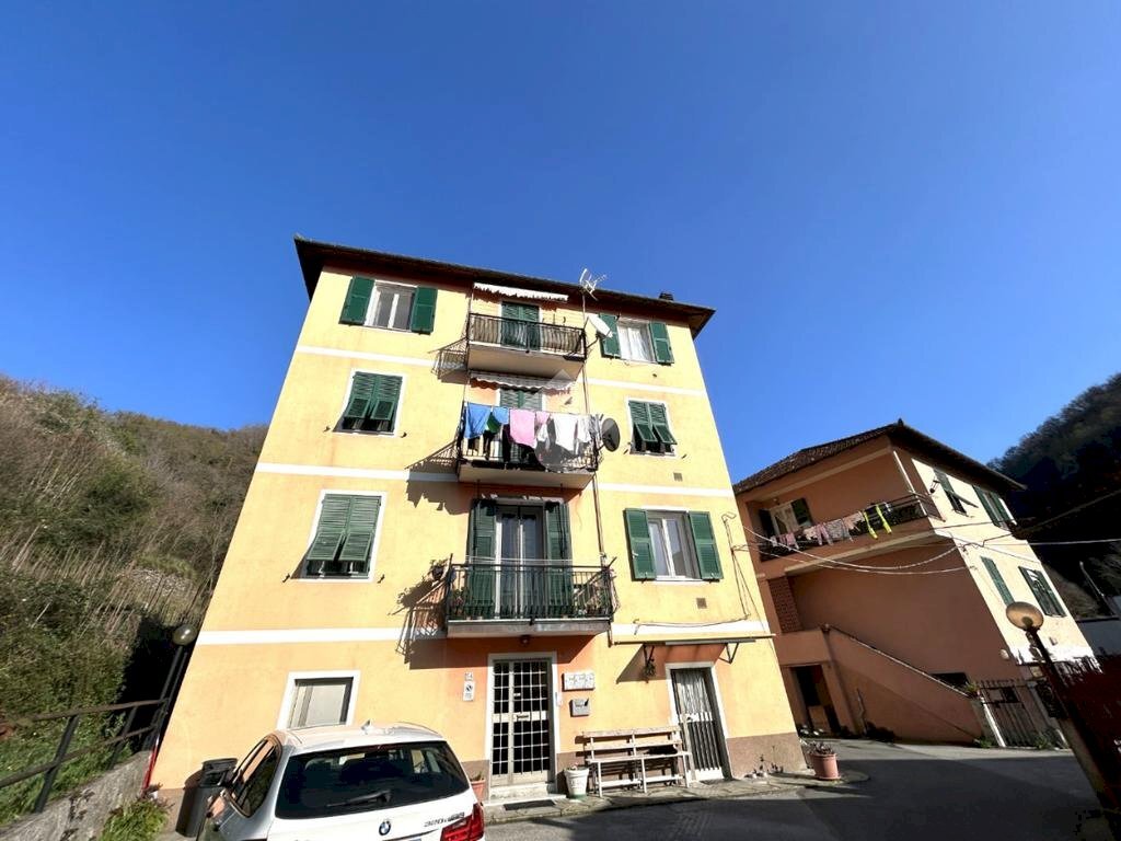 Four-room apartment Via Pernecco Inferiore, Serra Riccò - photo 1