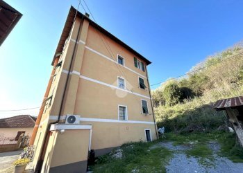 Four-room apartment Via Pernecco Inferiore, Serra Riccò - photo 12