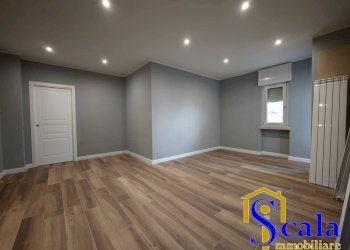 Foto 2 - Three-room apartment VIA ACHILLE GRANDI, Santa Maria Capua Vetere - photo 2