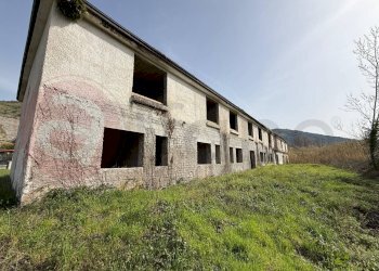 Foto 1 - Rustico Via Borgo Murata
 
390, Arce - foto 1