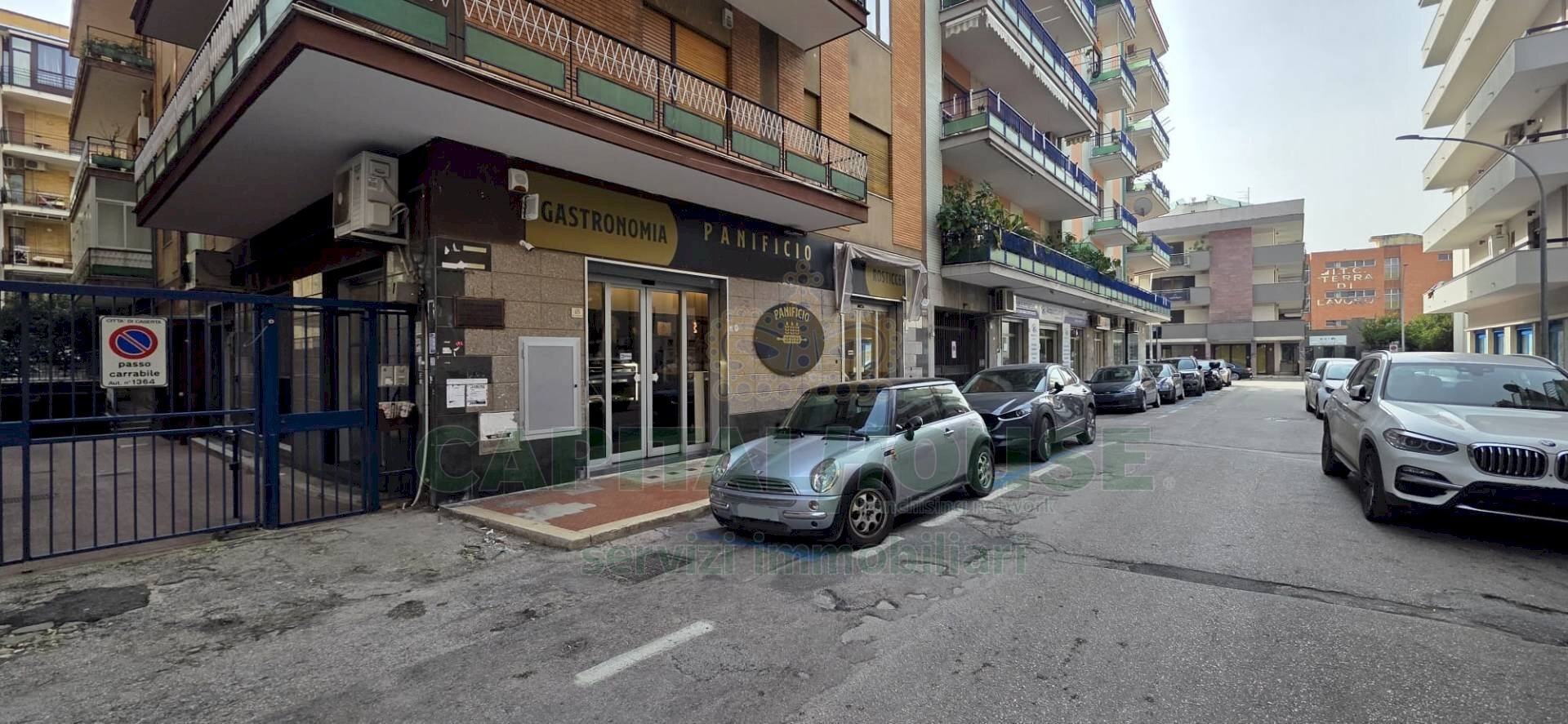 Foto 2 - Commercial Premises via Ricciardelli, Caserta - photo 2