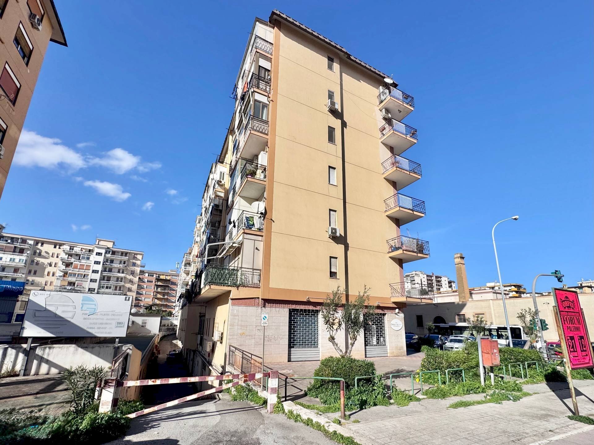 Foto 2 - Warehouse Via Principe Di Palagonia
 
8, Palermo - photo 2