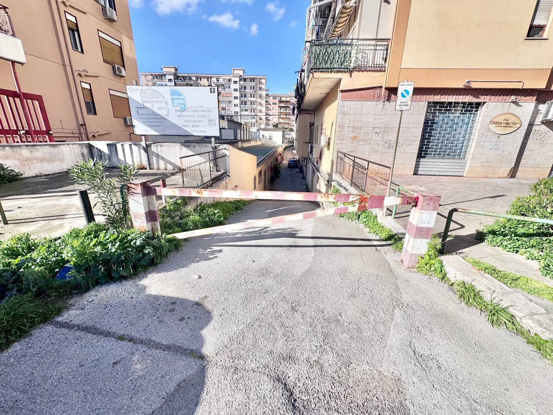 Foto 3 - Warehouse Via Principe Di Palagonia
 
8, Palermo - photo 3