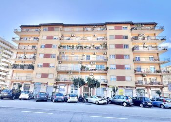 Foto 1 - Warehouse Via Principe Di Palagonia
 
8, Palermo - photo 1