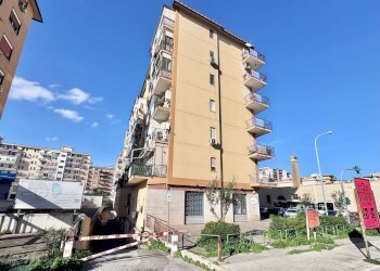 Foto 2 - Warehouse Via Principe Di Palagonia
 
8, Palermo - photo 2