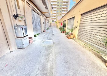 Foto 5 - Warehouse Via Principe Di Palagonia
 
8, Palermo - photo 5