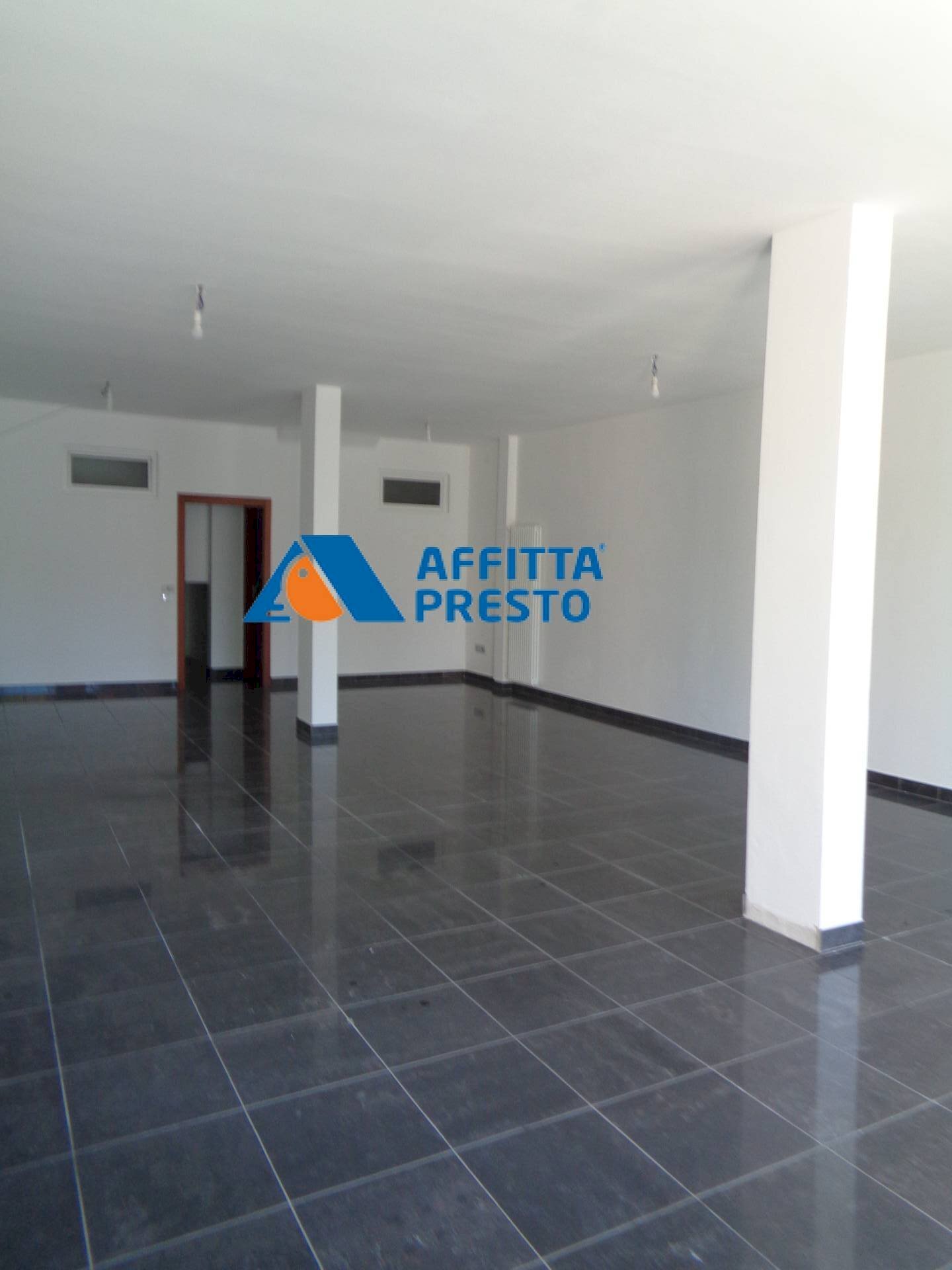 Foto 1 - Shop via Carducci
 
8 C, Longiano - photo 1