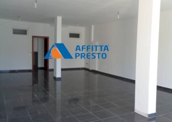 Foto 1 - Shop via Carducci
 
8 C, Longiano - photo 1