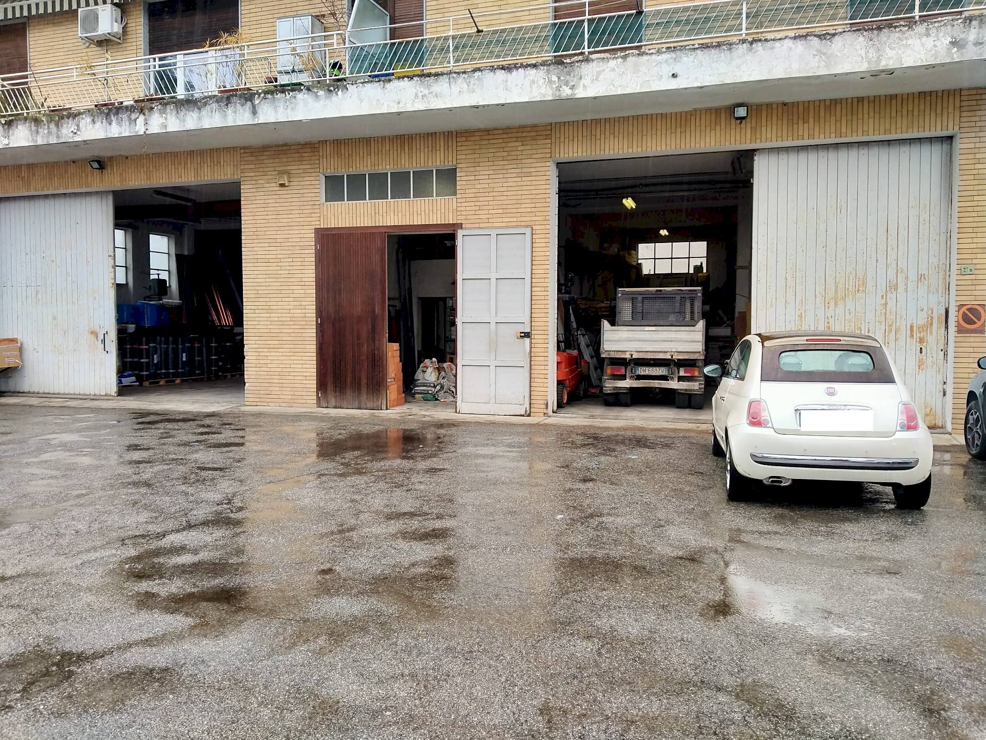 Foto 1 - Locale Commerciale uguaglianza
 
27, Vergiate - foto 1