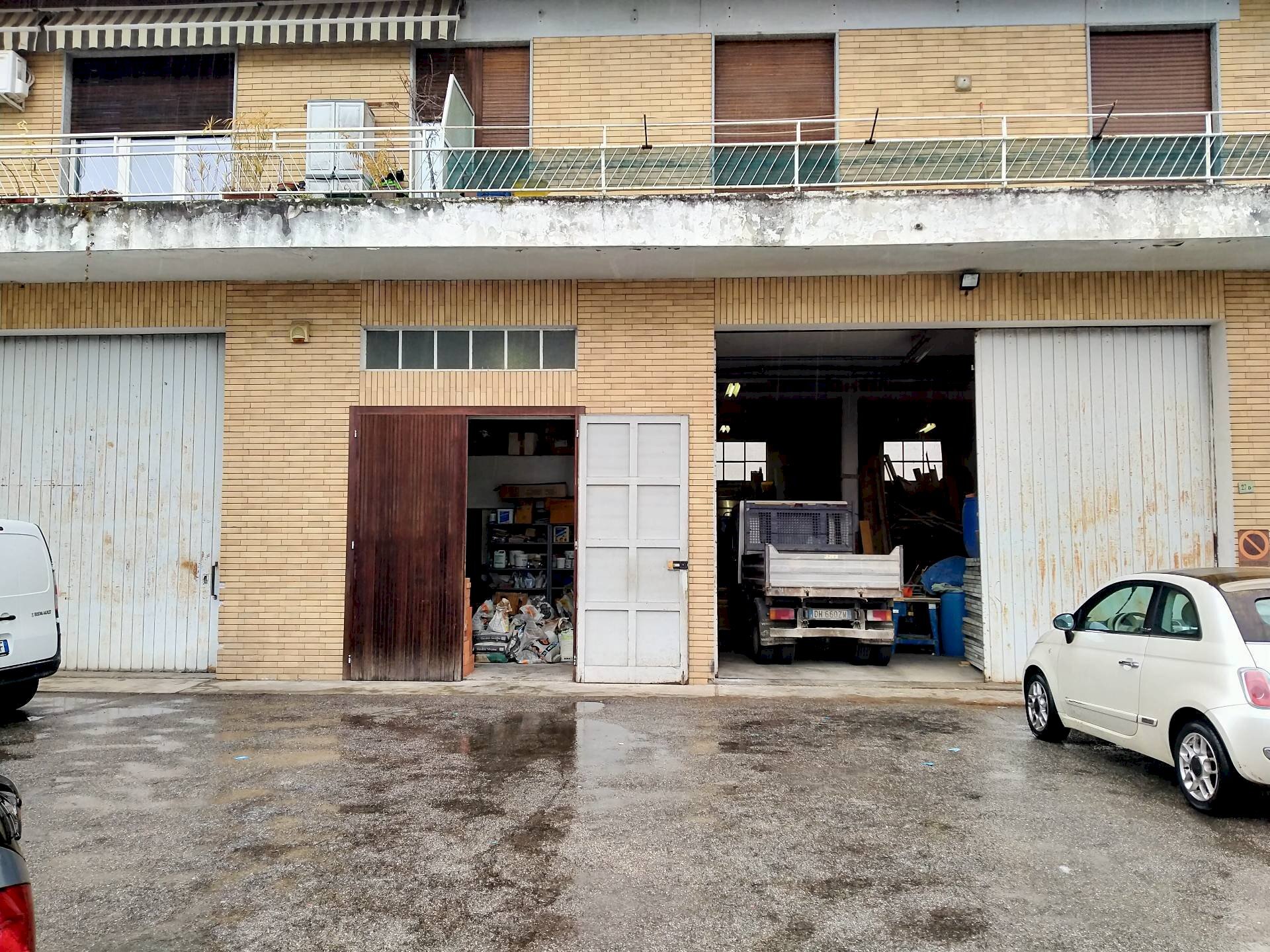 Foto 2 - Locale Commerciale uguaglianza
 
27, Vergiate - foto 2