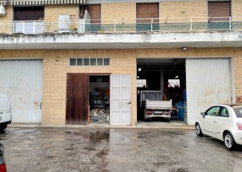 Foto 2 - Locale Commerciale uguaglianza
 
27, Vergiate - foto 2