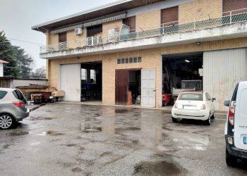 Foto 27 - Locale Commerciale uguaglianza
 
27, Vergiate - foto 27