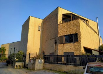 Foto 2 - Locale Commerciale via rossini
 
12, Mornago - foto 2