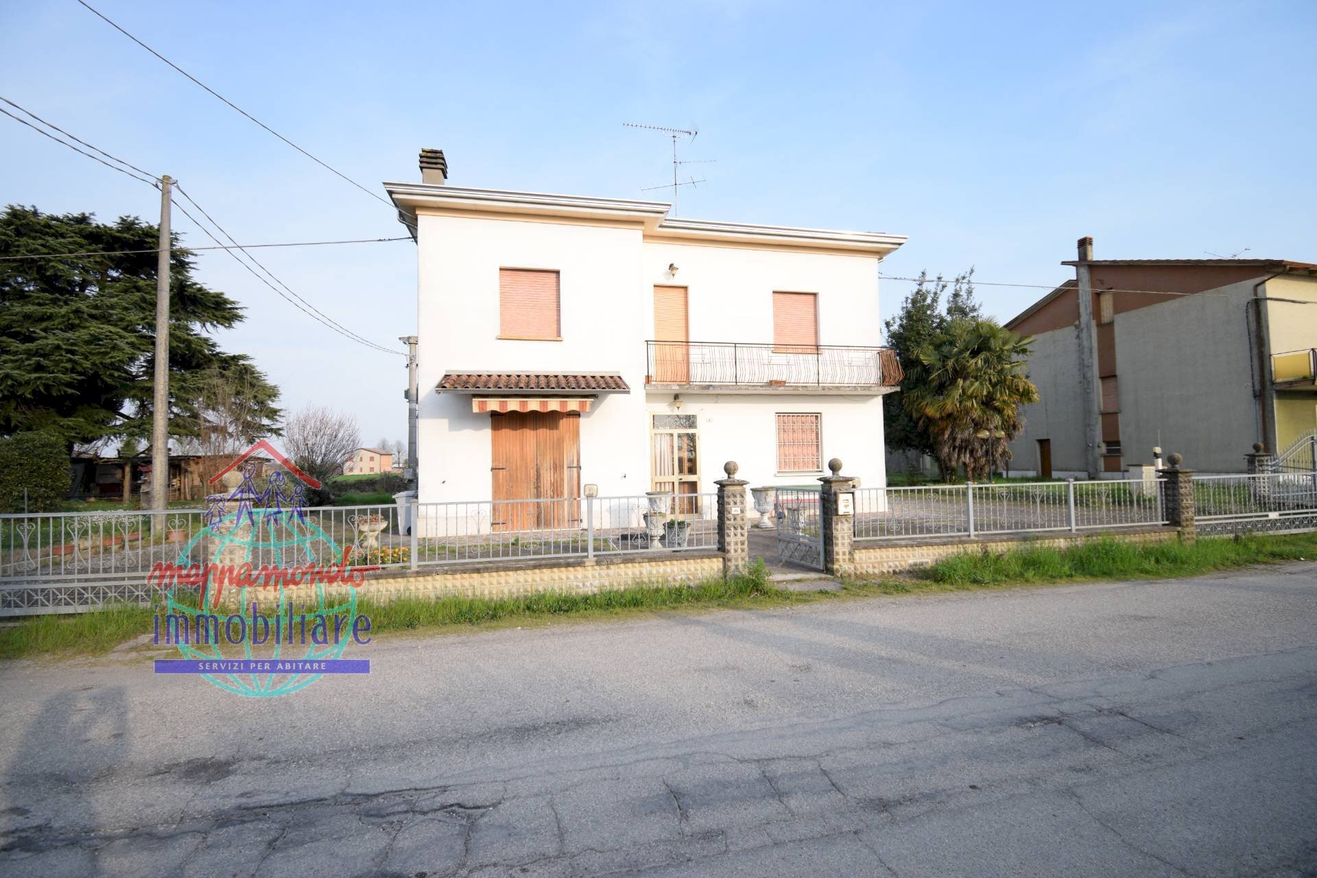 Foto 1 - Villa VIA PARATORE
 
4, Cento - photo 1