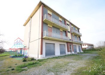 Foto 2 - Stabile - Palazzo VIA PARATORE
 
1/4, Cento - foto 2