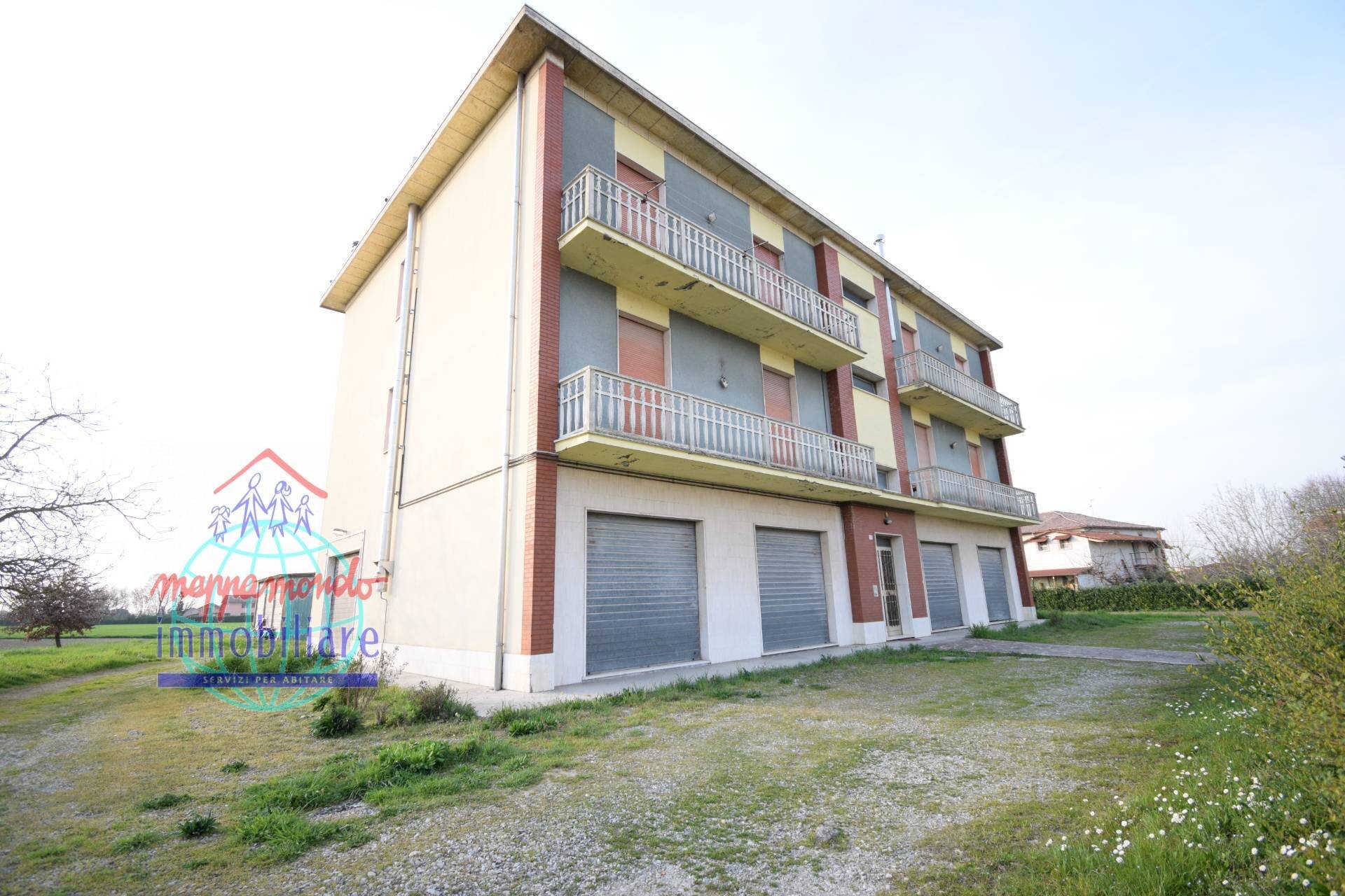 Foto 2 - Four-room apartment VIA PARATORE
1/4, Cento - photo 2