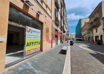 Foto 1 - Commercial Premises Corso Giuseppe Garibaldi
170, Benevento - photo 1