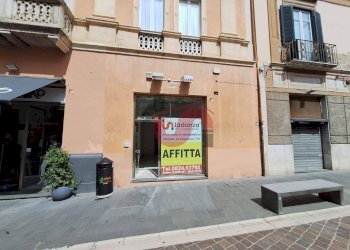 Foto 2 - Commercial Premises Corso Giuseppe Garibaldi
170, Benevento - photo 2