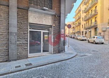 Foto 2 - Commercial Premises Corso Vittorio Emanuele, Benevento - photo 2