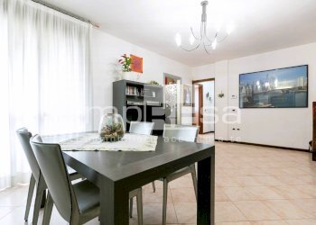 SOGGIONO PRANZO - Quadrilocale Via Delle Ortensie
 
4, Venezia - foto 5