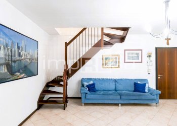 SOGGIONO PRANZO - Quadrilocale Via Delle Ortensie
 
4, Venezia - foto 9