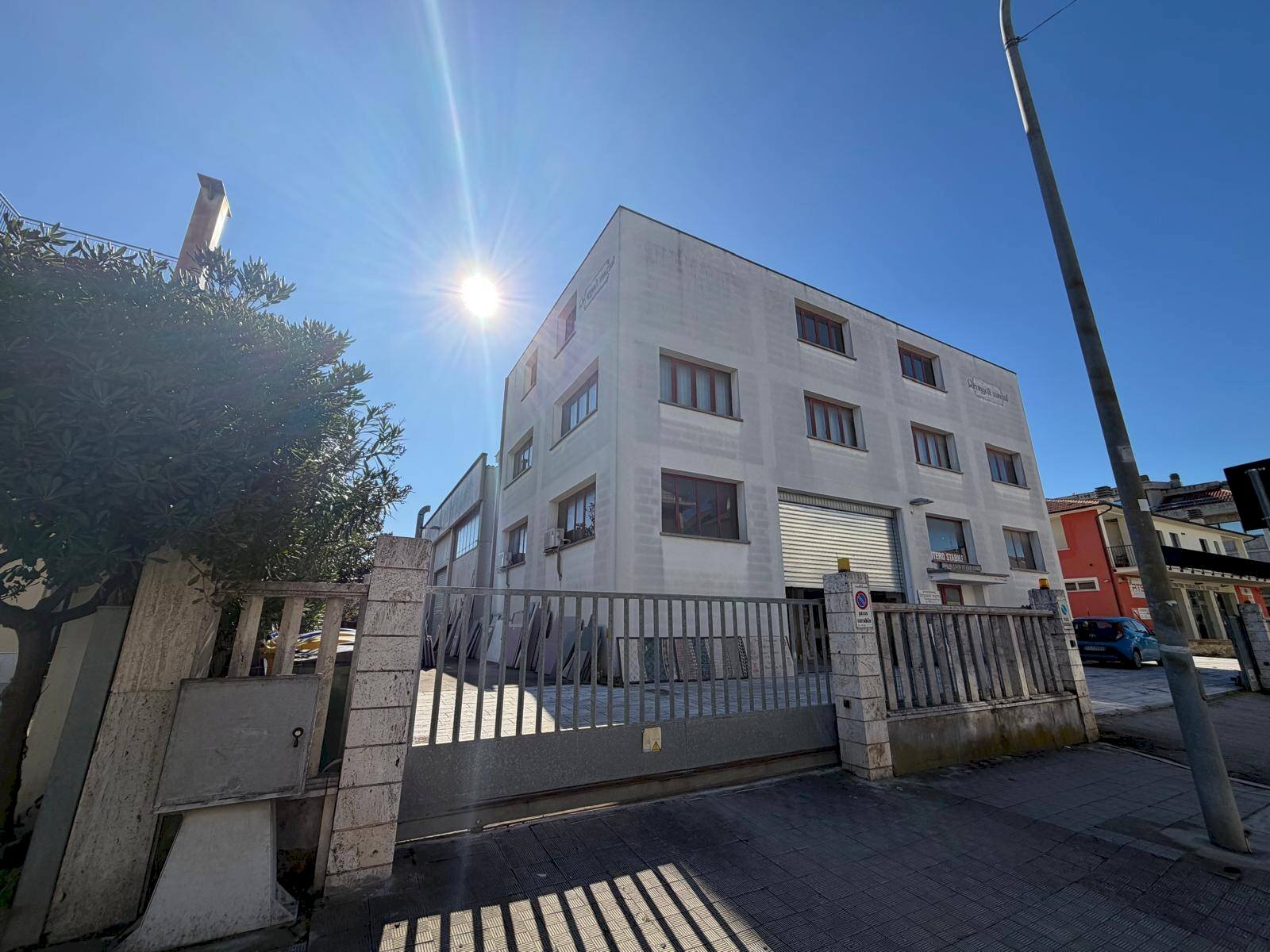 Foto 3 - Shed Via Val Tiberina
 
21, San Benedetto del Tronto - photo 3