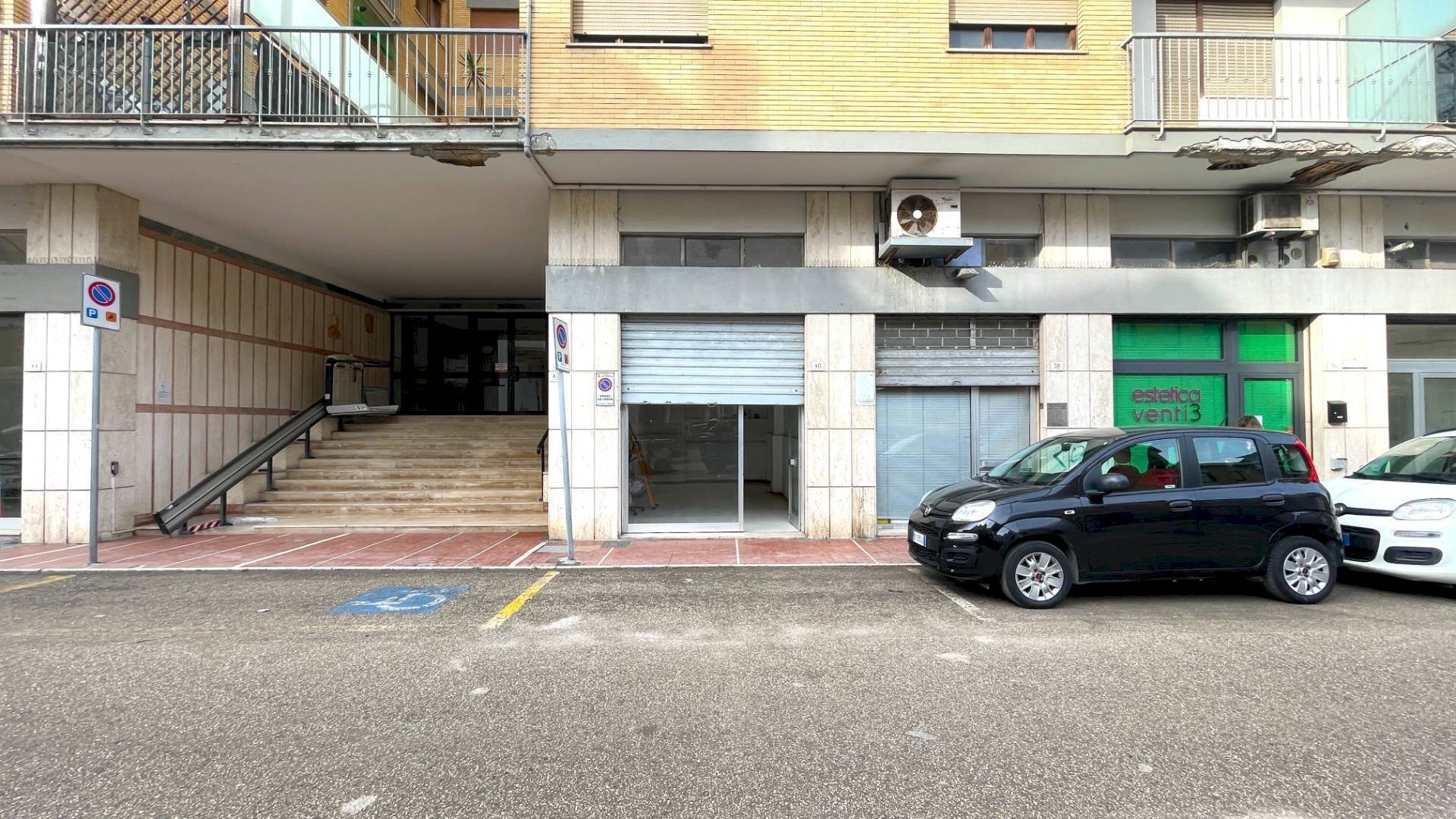 Foto 3 - Box Via Ugo Foscolo
 
42, Grottammare - foto 3