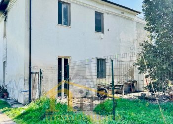 Foto 2 - Casa indipendente Viale Italia
 
150, Collecorvino - foto 2