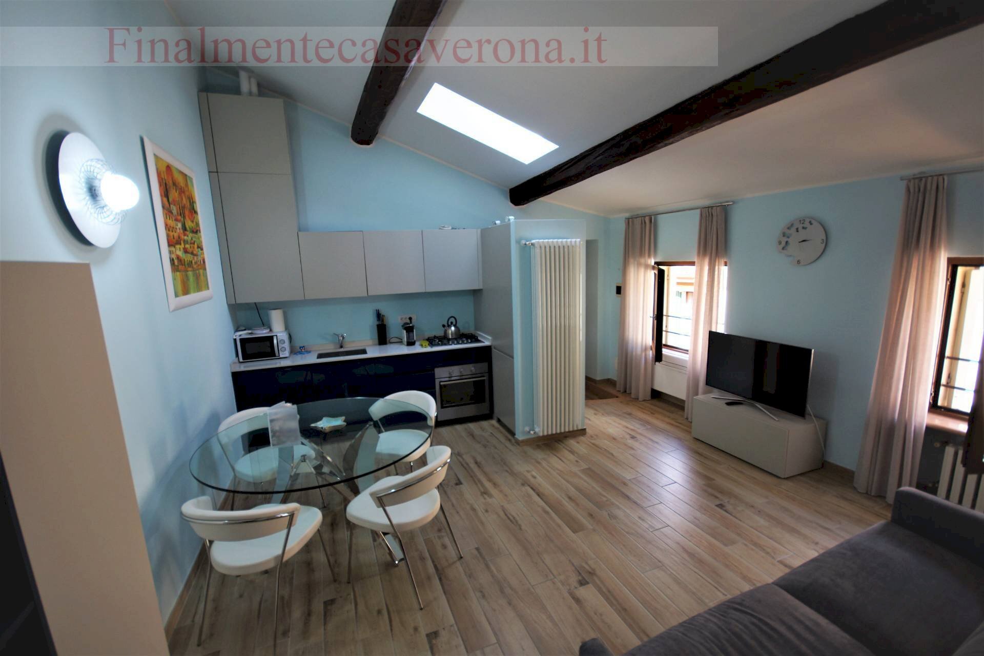 zona giorno - Two-room apartment Via Ponte Pietra
 
2, Verona - photo 2