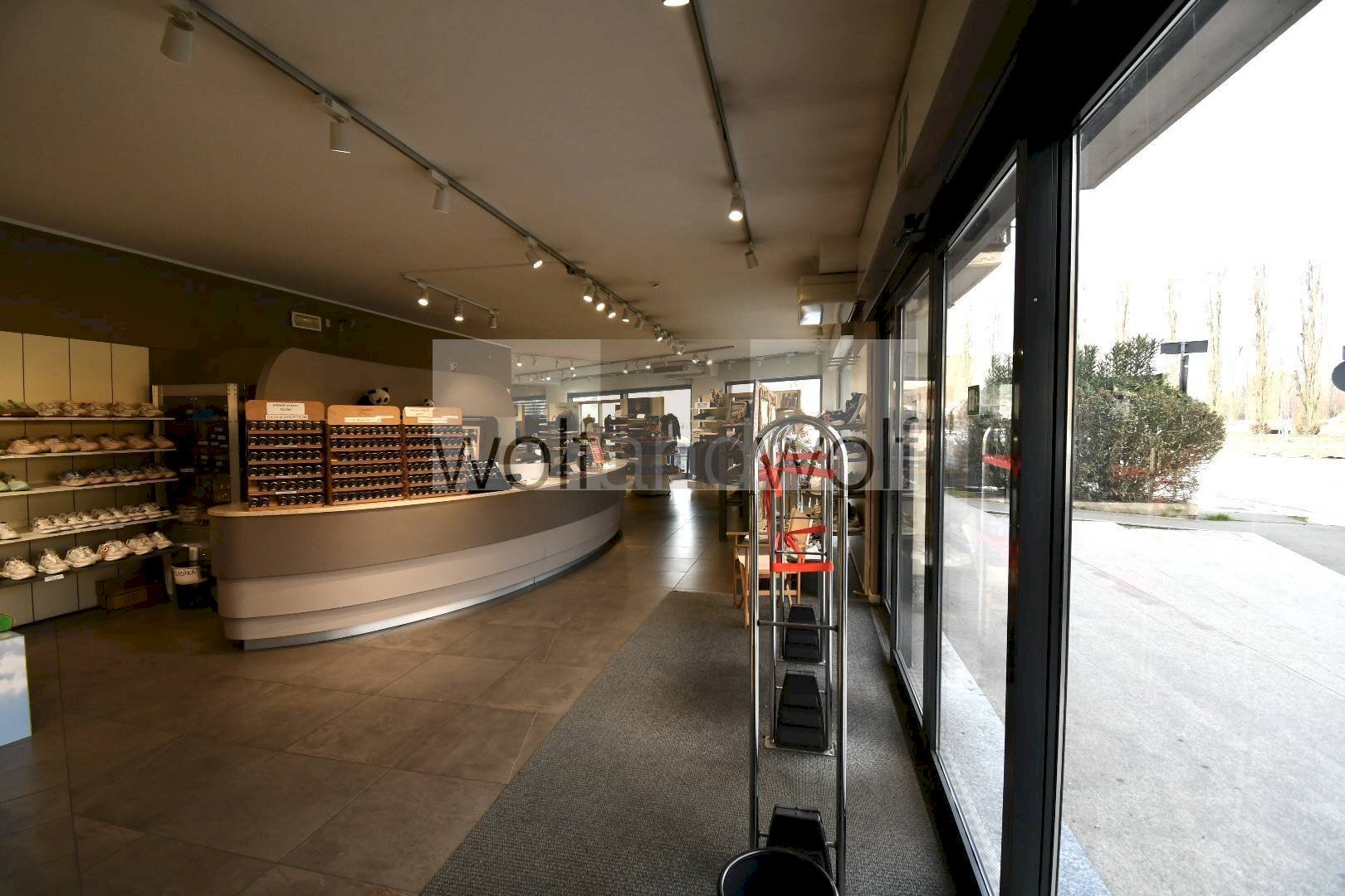 Foto 2 - Negozio Via Milano
 
25, Corsico - foto 2