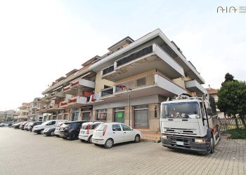 Foto 1 - Locale Commerciale Vial Alcide de Gasperi, Monteprandone - foto 1