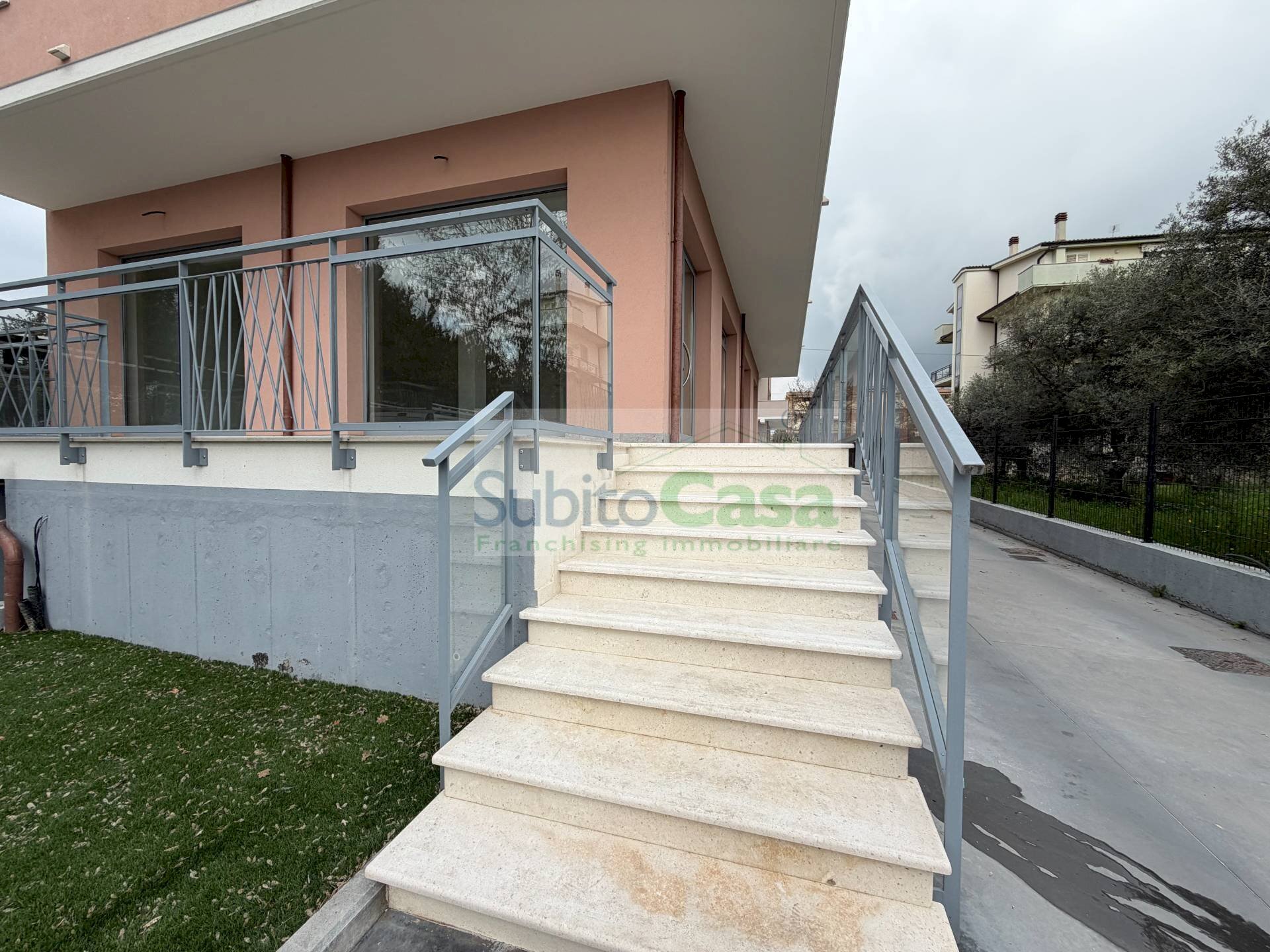 Foto 1 - Locale Commerciale Via Dante Alighieri, Cepagatti - foto 1