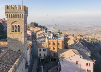 Foto 2 - Attività Commerciale Piazza della Libertà
 
8A, Bertinoro - foto 2