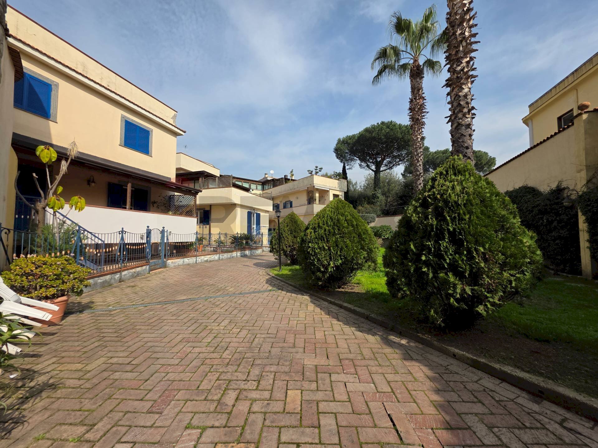 Casa all\'aperto - Casa semi indipendente San Mauro
 
4, Casoria - foto 1