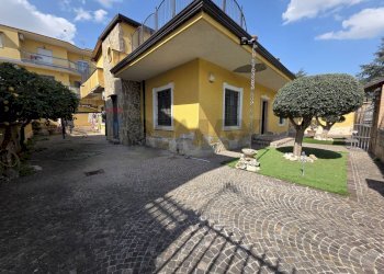 Casa all\'aperto - Villa via Pietro Micca
 
11, Casoria - foto 7