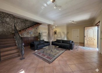 Ricezione / Lobby - Villa via Pietro Micca
 
11, Casoria - foto 10