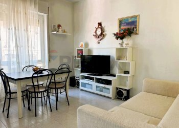 Sala da pranzo - Trilocale VIA CAVOUR
 
16, Usmate Velate - foto 1