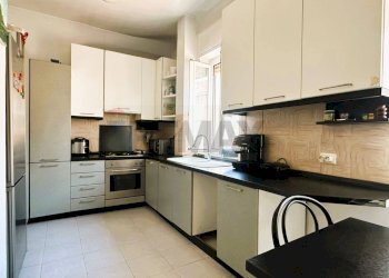 Cucina - Trilocale VIA CAVOUR
 
16, Usmate Velate - foto 9