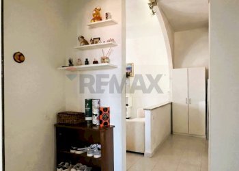 Hall / corridoio - Trilocale VIA CAVOUR
 
16, Usmate Velate - foto 10