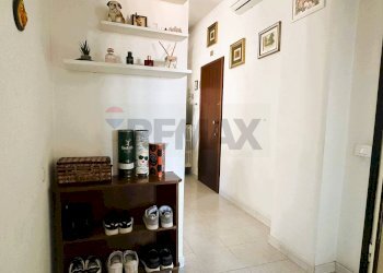 Hall / corridoio - Trilocale VIA CAVOUR
 
16, Usmate Velate - foto 11