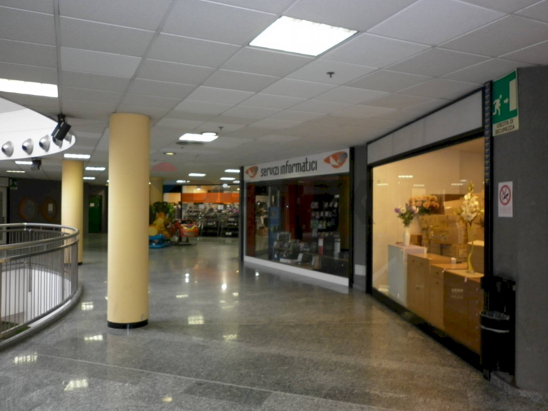 Ricezione / Lobby - Locale Commerciale VIA KENNEDY
 
28, Brugherio - foto 1