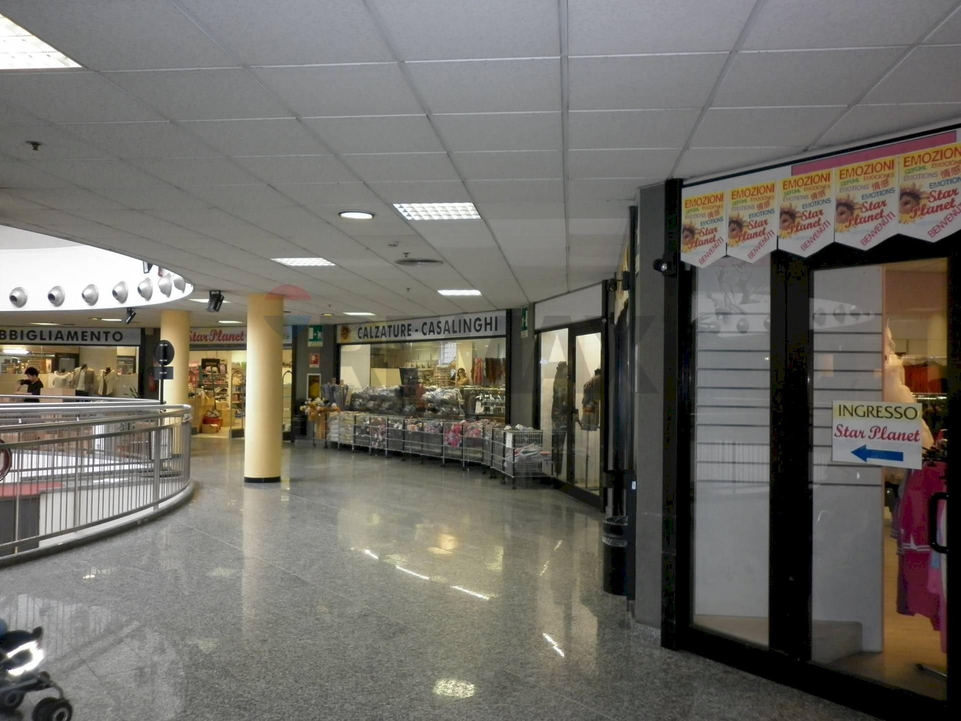 Ricezione / Lobby - Locale Commerciale VIA KENNEDY
 
28, Brugherio - foto 2