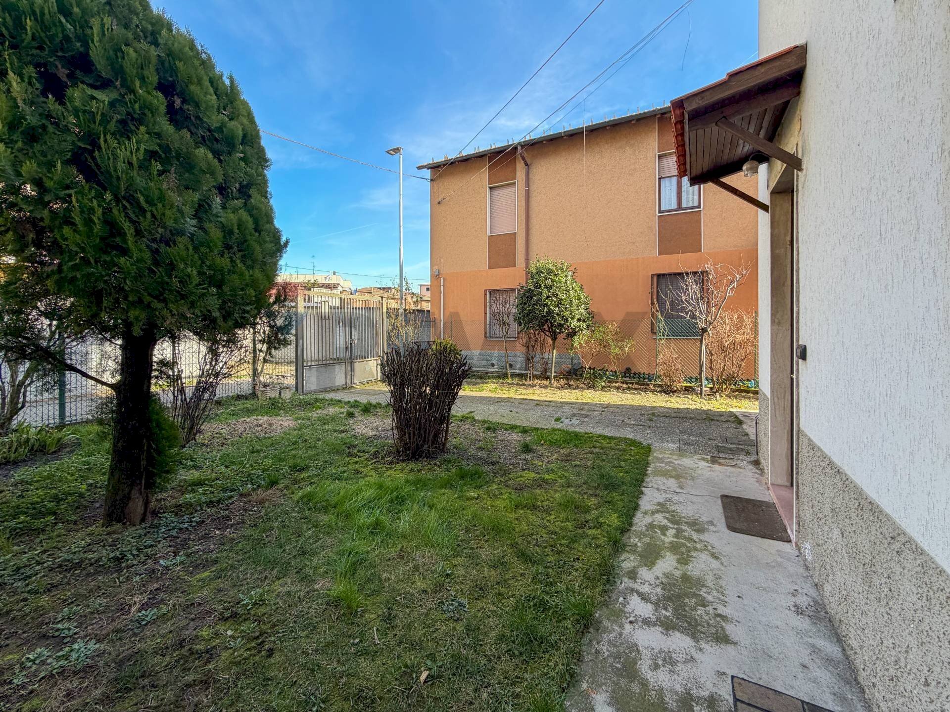 Edificio all\'aperto - Casa semi indipendente via Don Enrico Tazzoli
5, Rho - foto 3