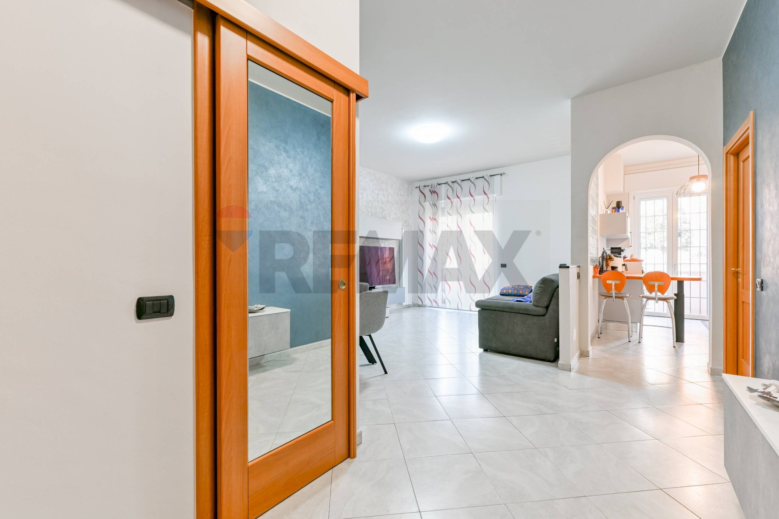 Hall / corridoio - Three-room apartment via Giuseppe Parini
 
28, Rho - photo 2