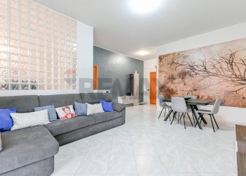 Sala da pranzo - Three-room apartment via Giuseppe Parini
 
28, Rho - photo 4